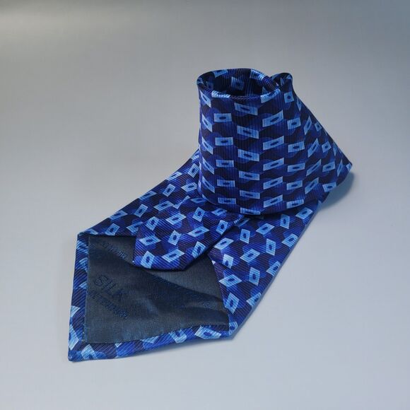 Bijoux Terner genuine silk tie blue geometric wave pattern 60in long 4in wide - Picture 5 of 8